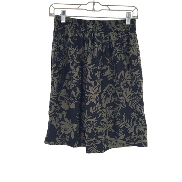 Chelsea28 Pants - Chelsea28 Shorts Bermuda / Culotte Flowy Floral‎ Print Sz Small Green and Black